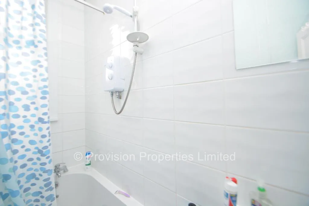 5 bedroom terraced house for rent