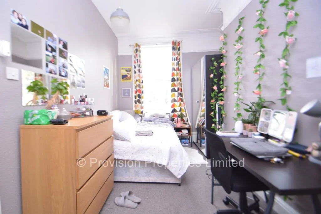 5 bedroom terraced house for rent