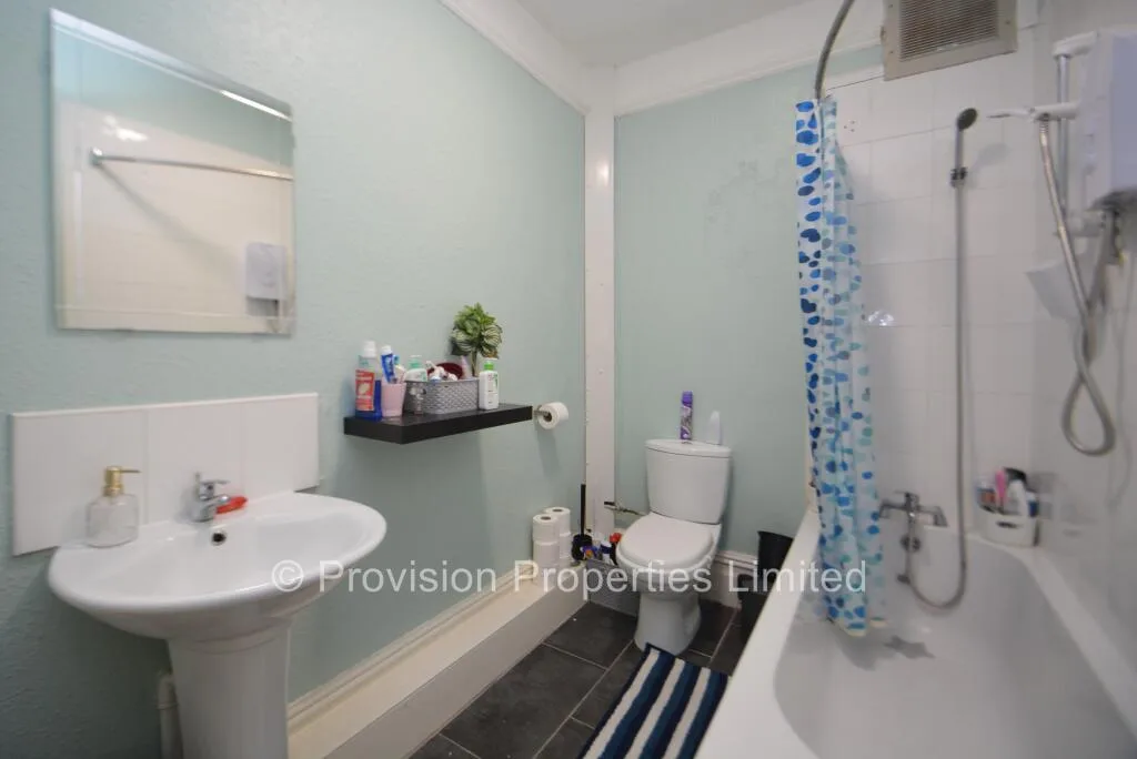 5 bedroom terraced house for rent