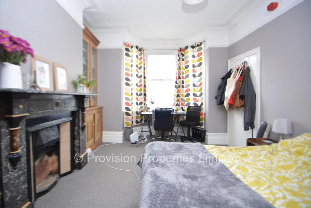 5 bedroom terraced house for rent