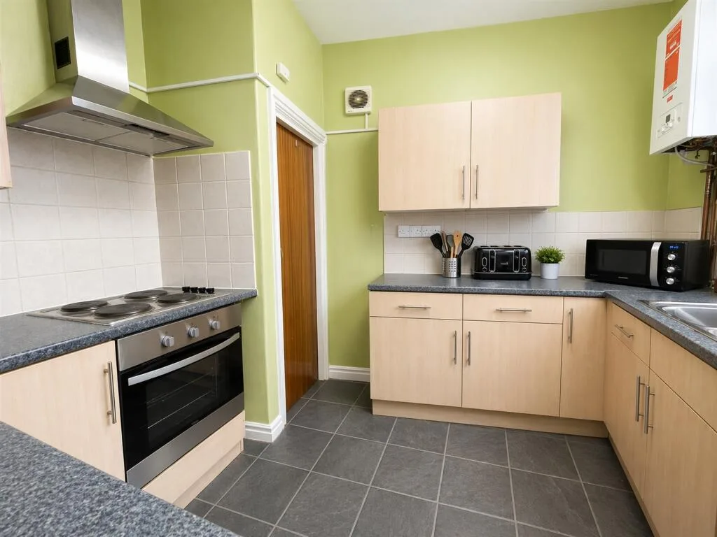 5 bedroom terraced house for rent