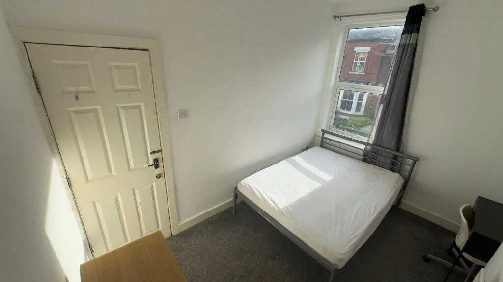 5 bedroom terraced house for rent