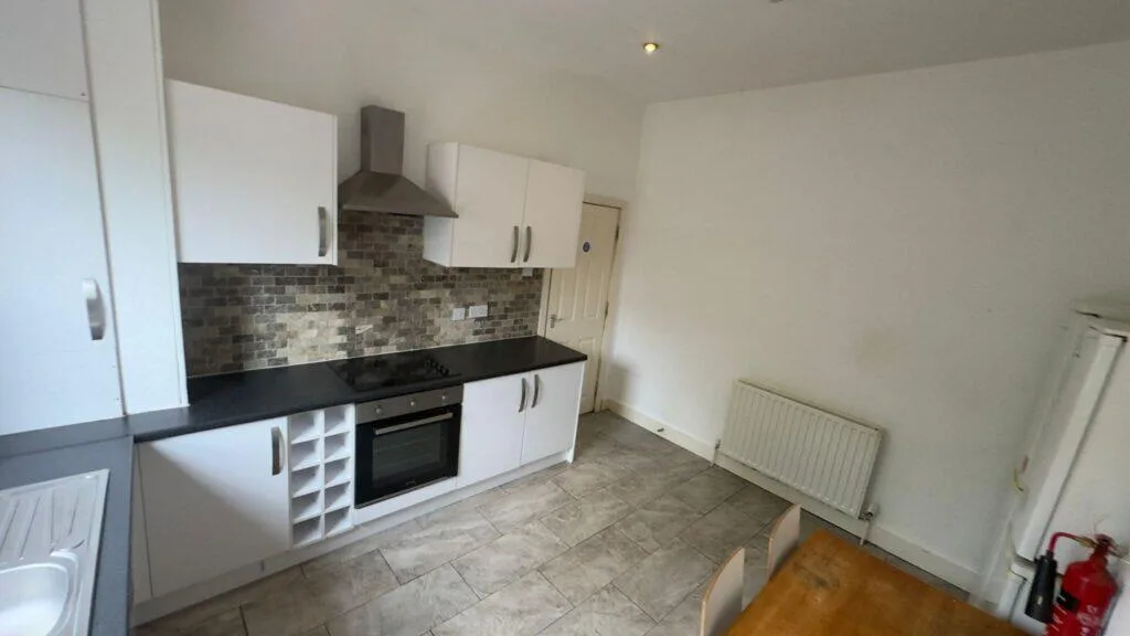 5 bedroom terraced house for rent