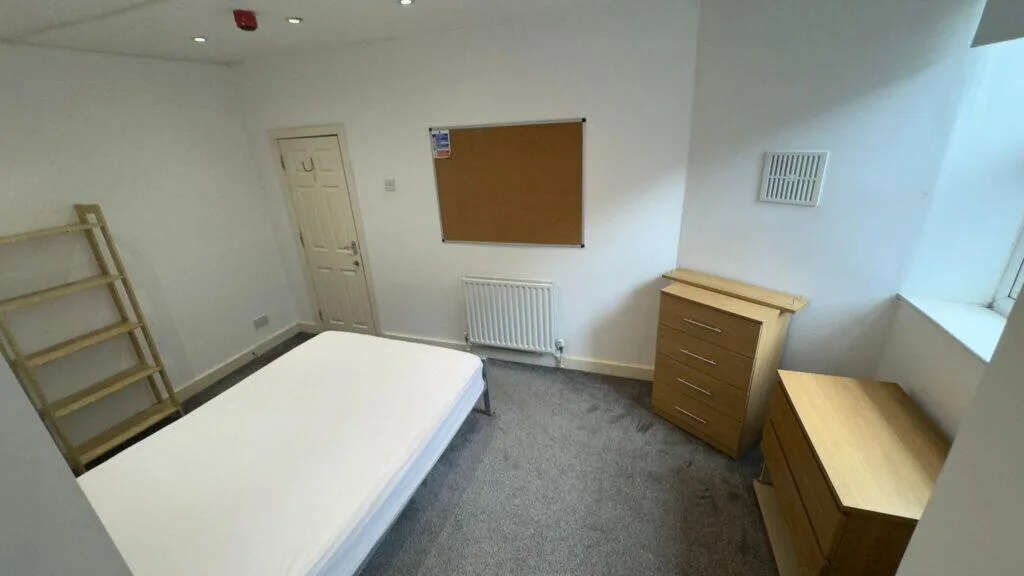 5 bedroom terraced house for rent