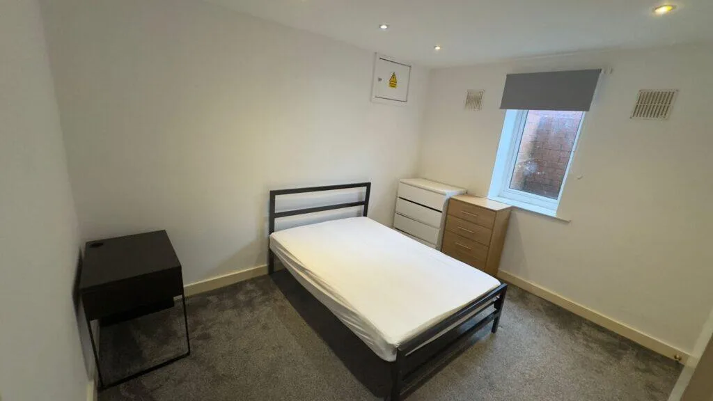 5 bedroom terraced house for rent