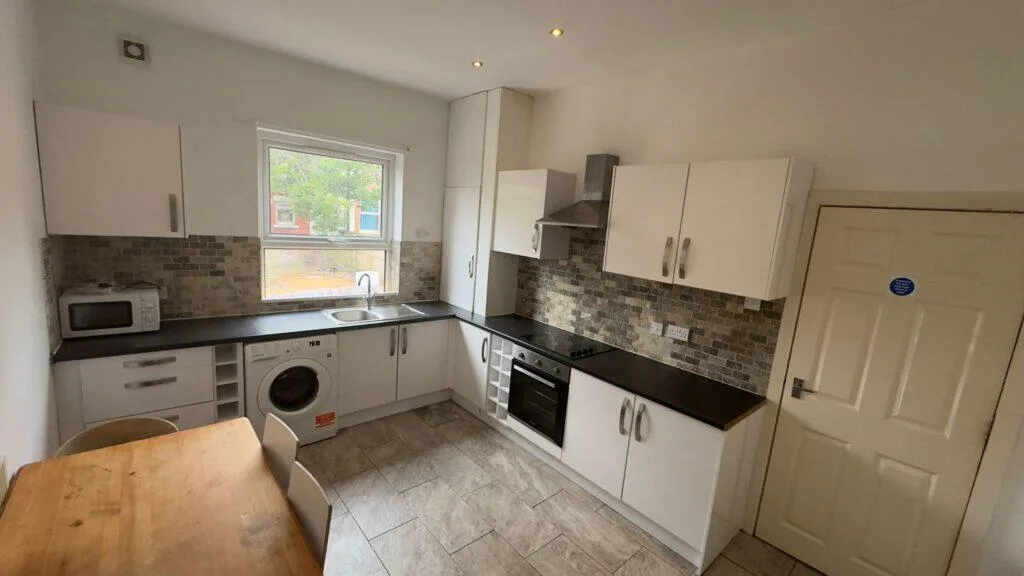 5 bedroom terraced house for rent