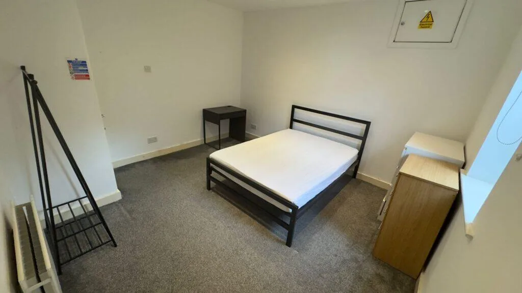 5 bedroom terraced house for rent