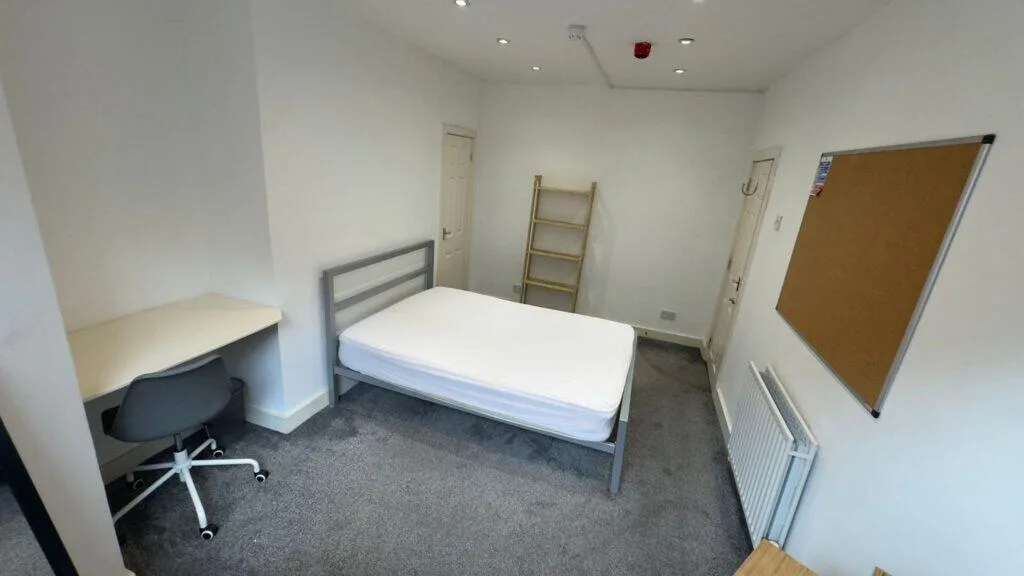 5 bedroom terraced house for rent