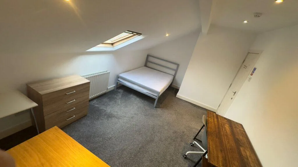 5 bedroom terraced house for rent