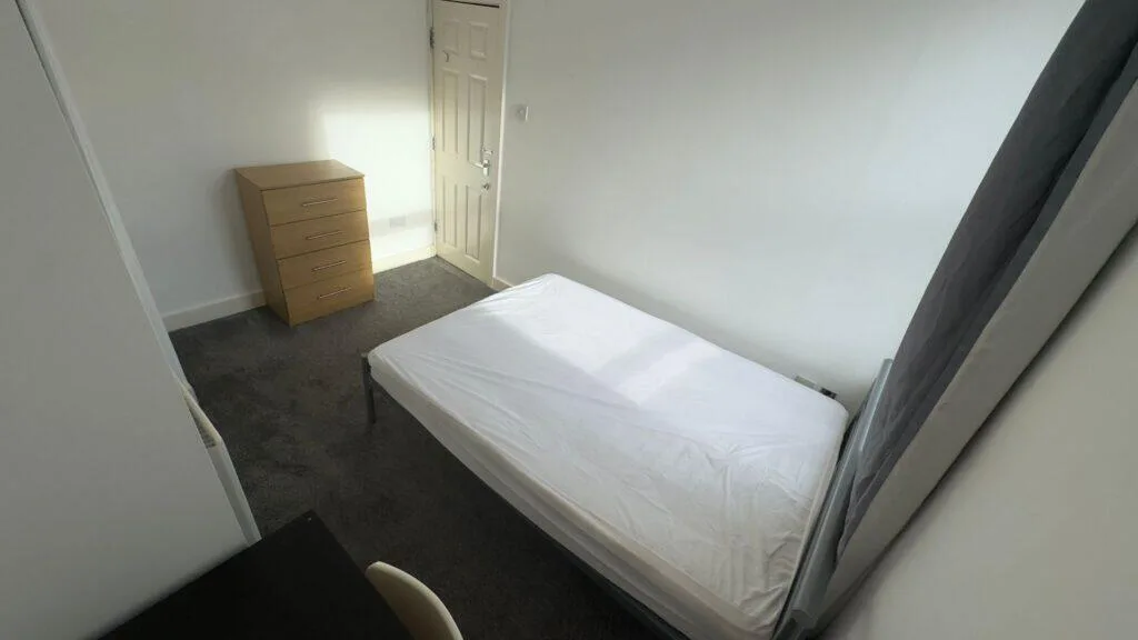 5 bedroom terraced house for rent
