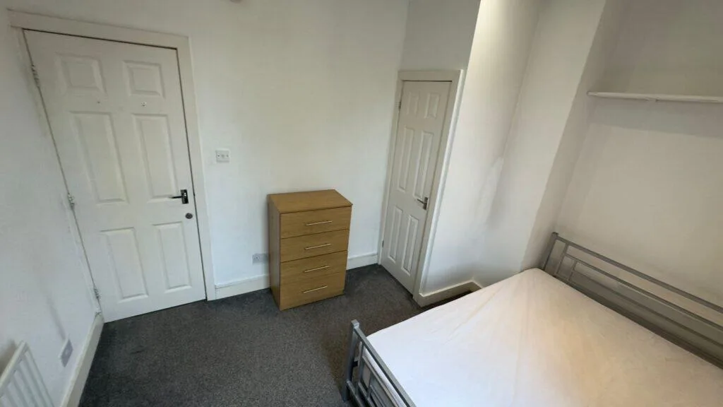 5 bedroom terraced house for rent