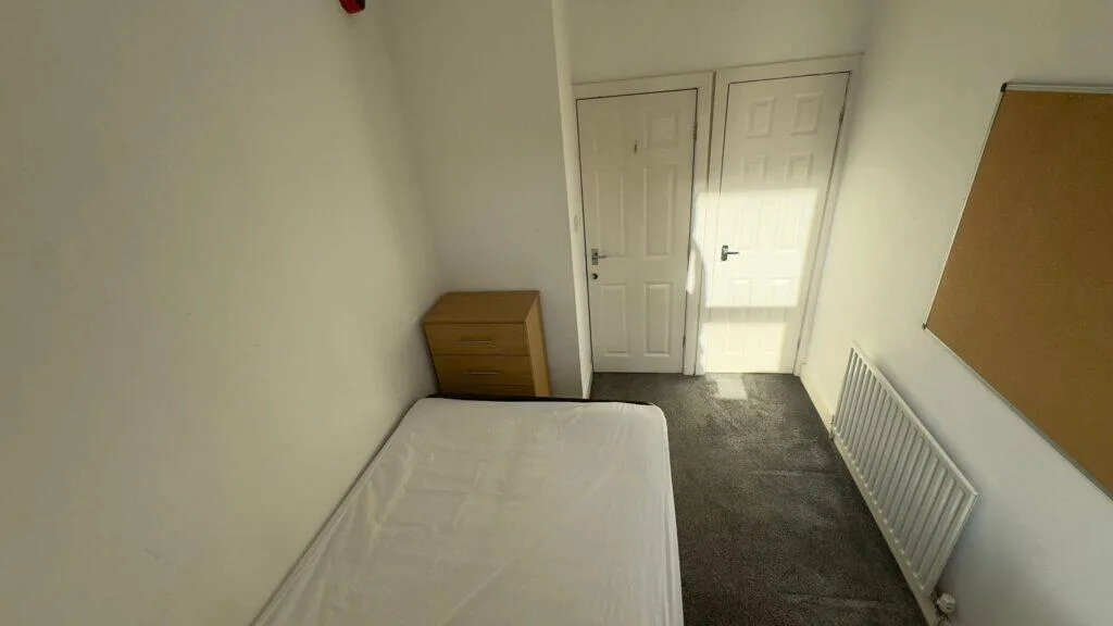 5 bedroom terraced house for rent