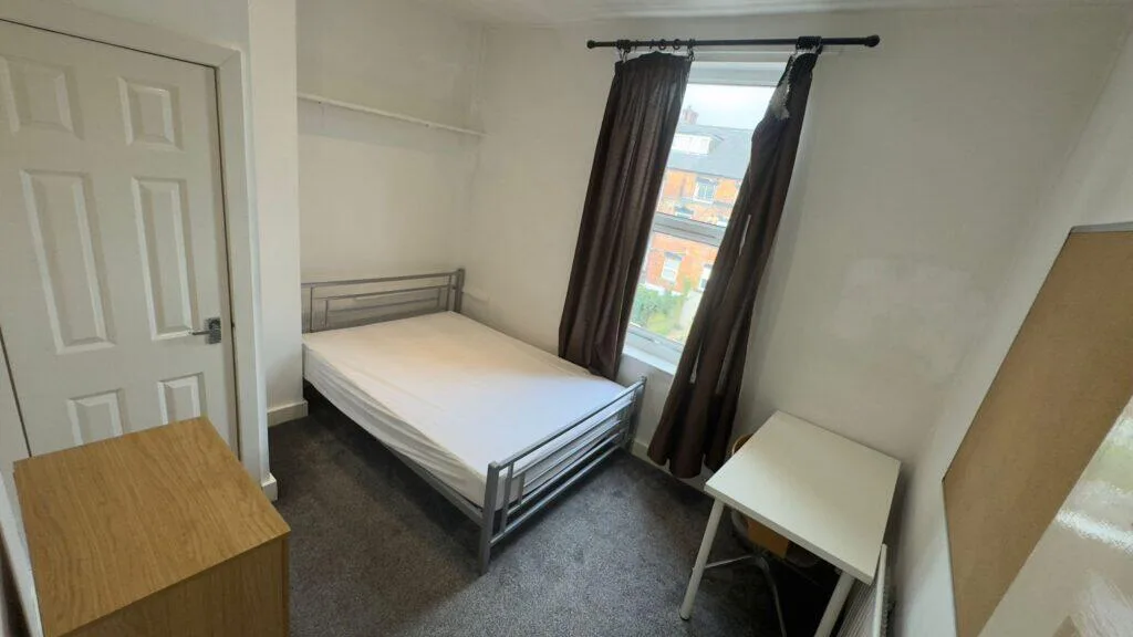5 bedroom terraced house for rent