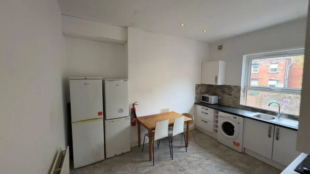5 bedroom terraced house for rent