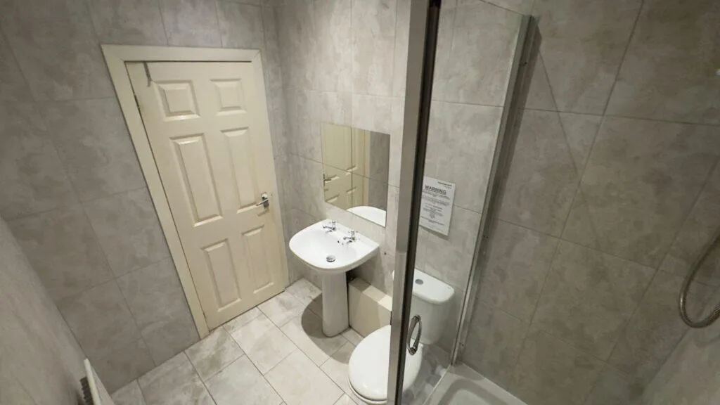 5 bedroom terraced house for rent
