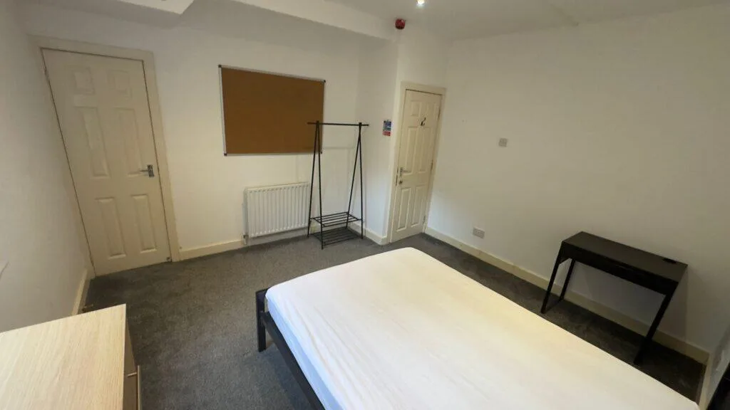 5 bedroom terraced house for rent