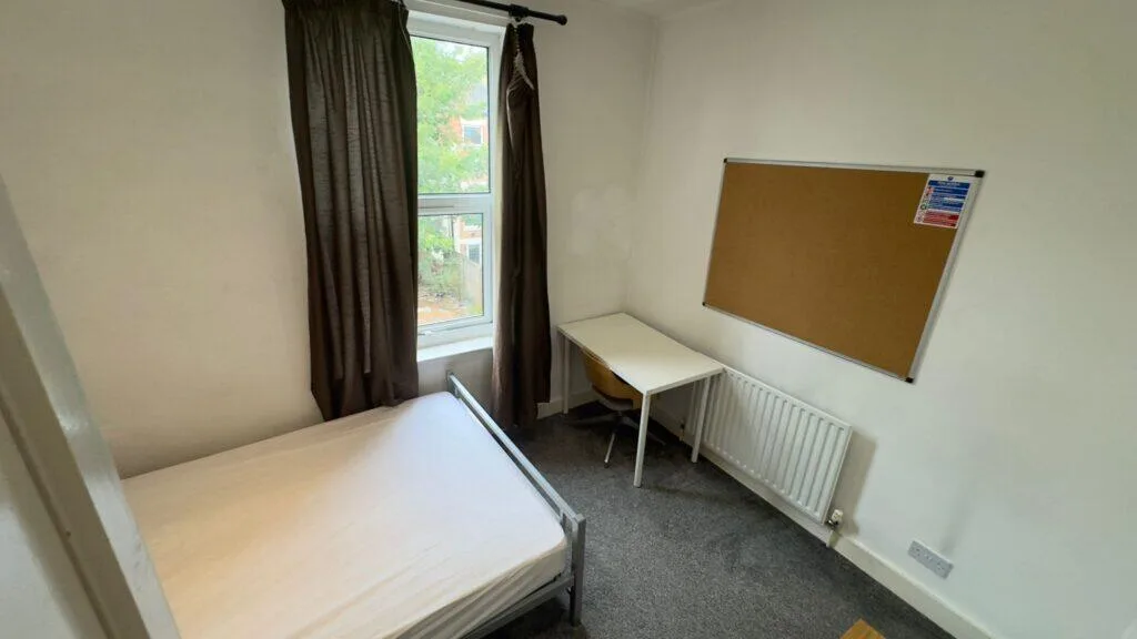5 bedroom terraced house for rent