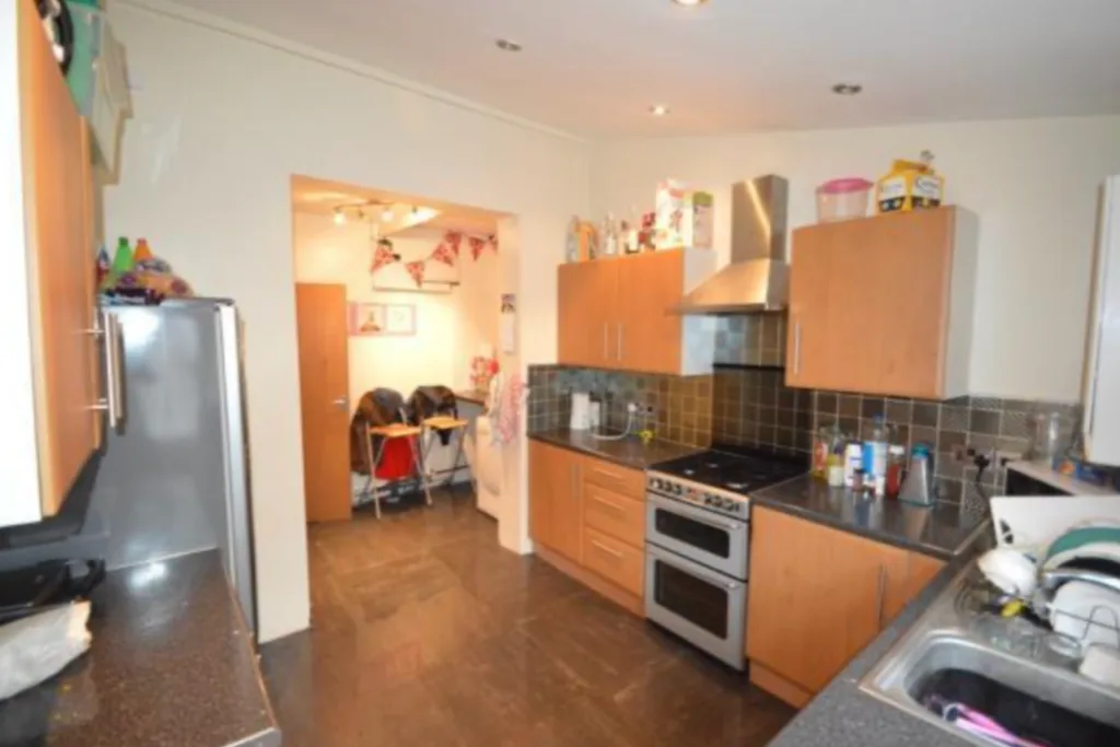 5 bedroom terraced house for rent