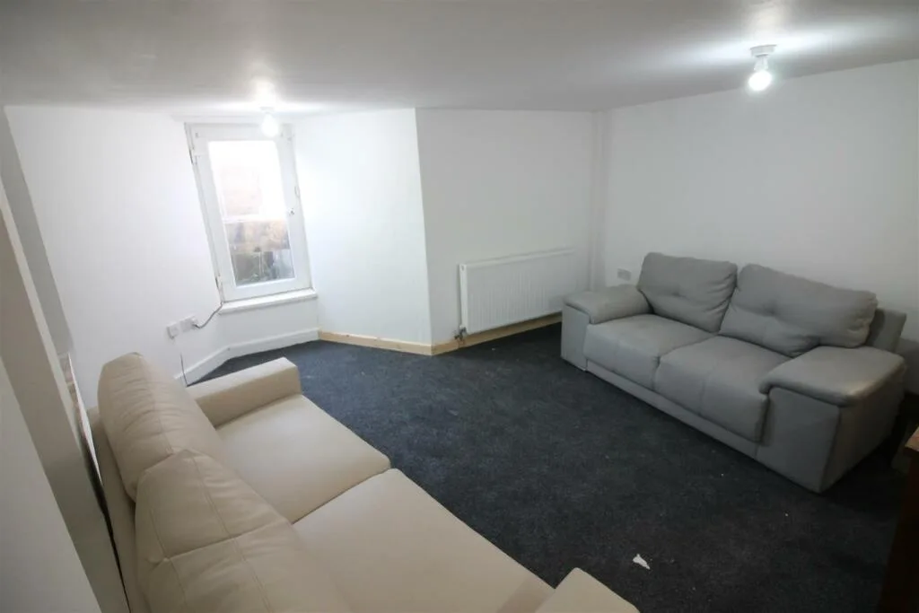 6 bedroom house for rent