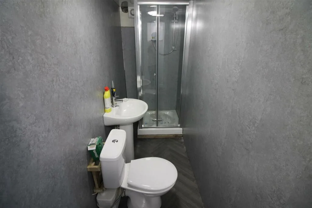 6 bedroom house for rent
