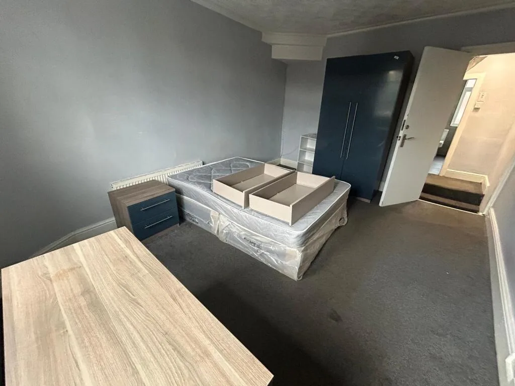 5 bedroom terraced house for rent