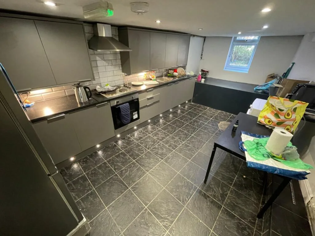 5 bedroom terraced house for rent