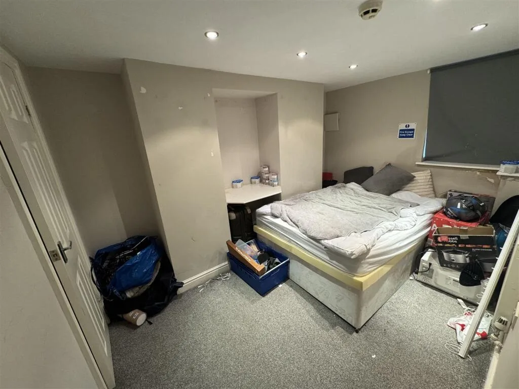 5 bedroom terraced house for rent