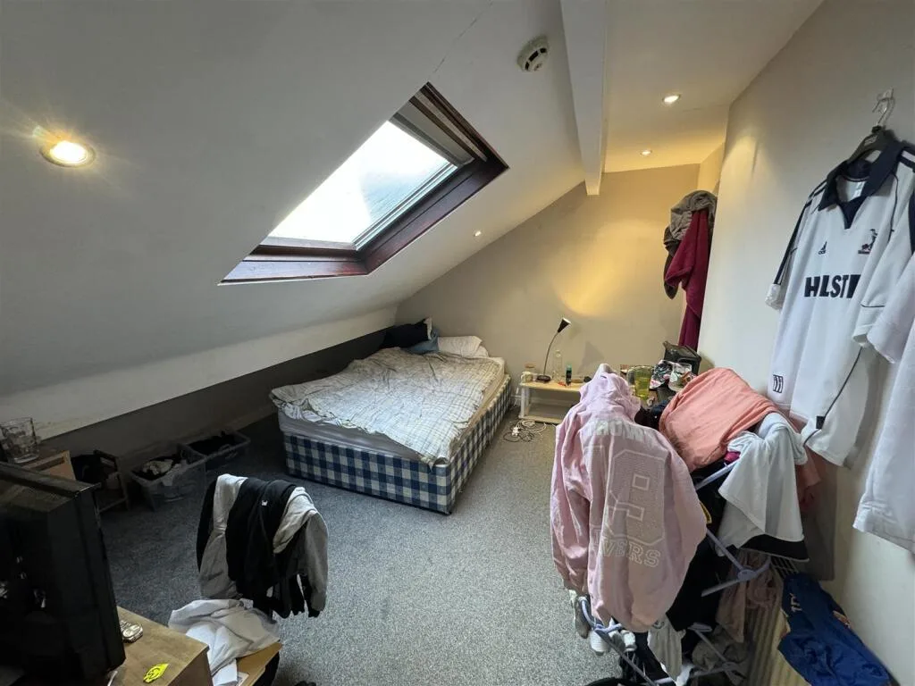 5 bedroom terraced house for rent