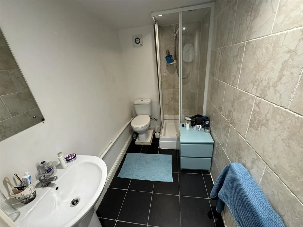 5 bedroom terraced house for rent