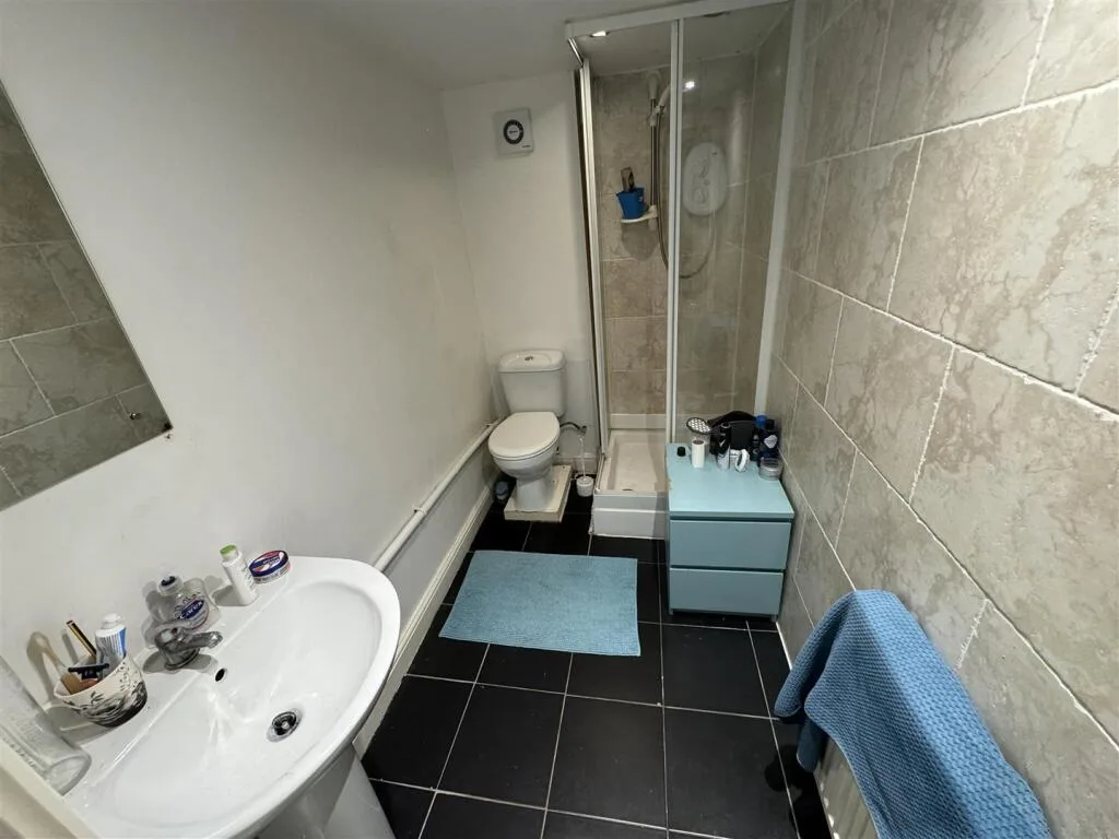 5 bedroom terraced house for rent