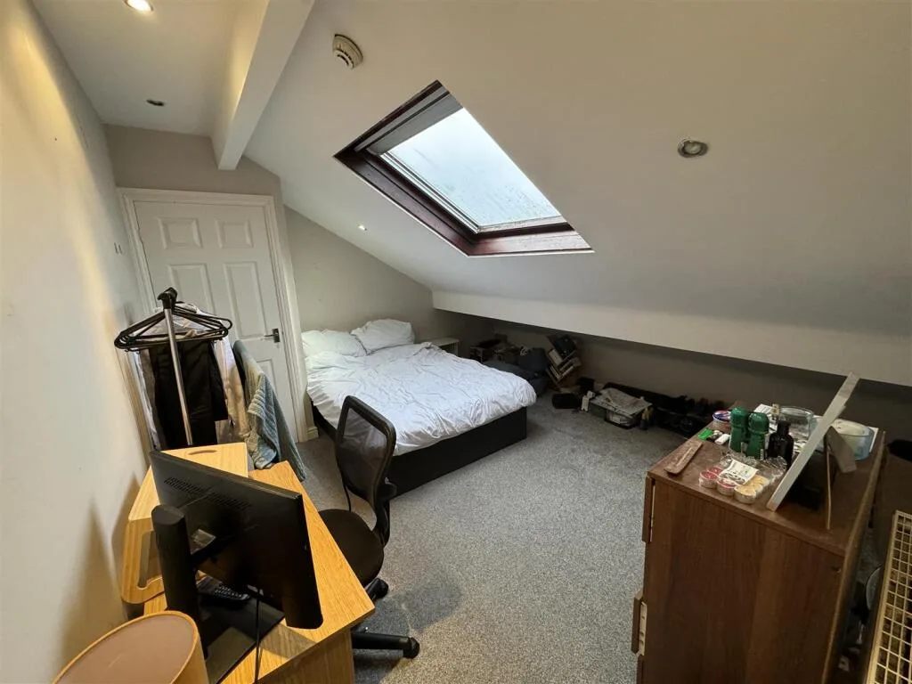 5 bedroom terraced house for rent