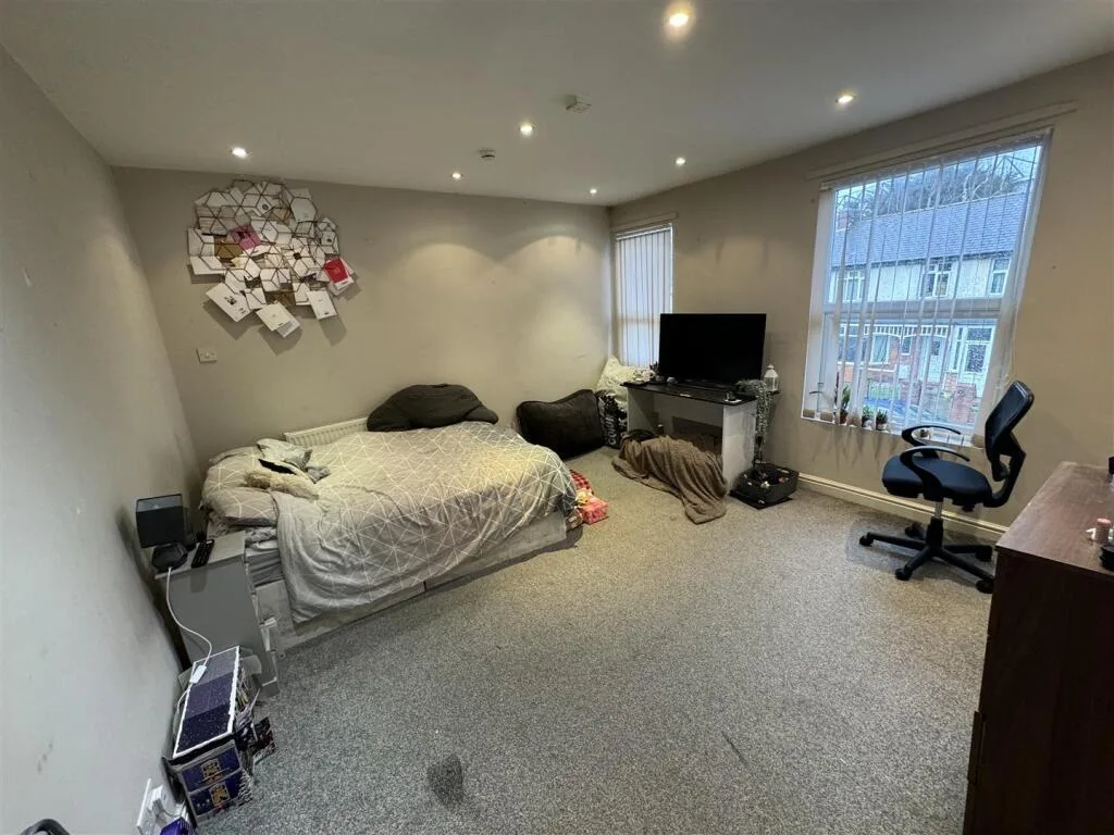 5 bedroom terraced house for rent