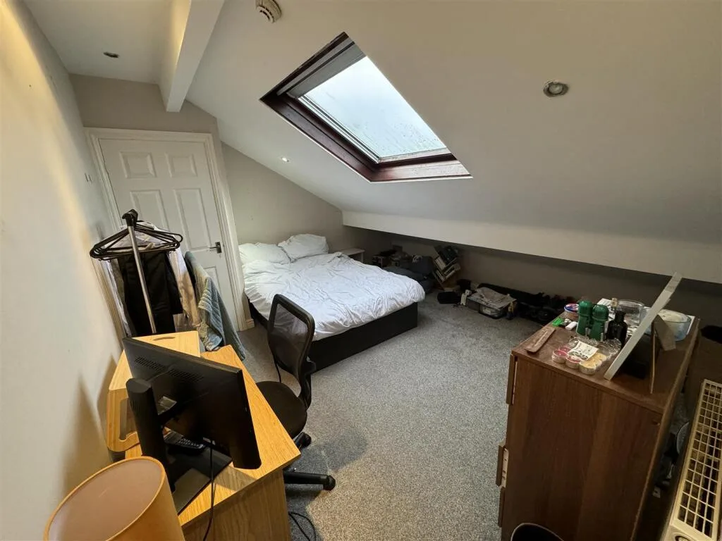5 bedroom terraced house for rent