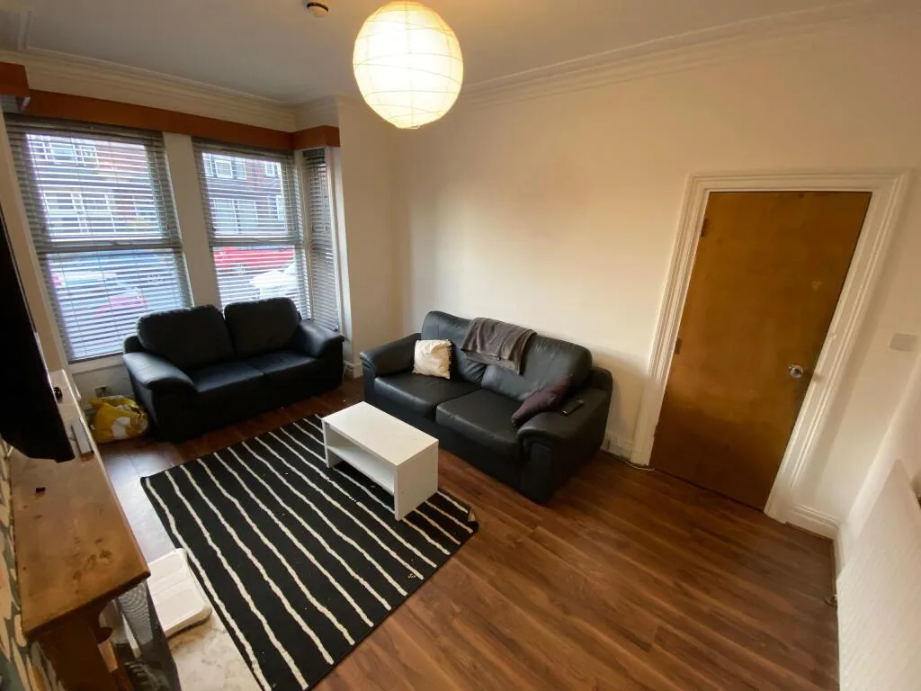 5 bedroom terraced house for rent