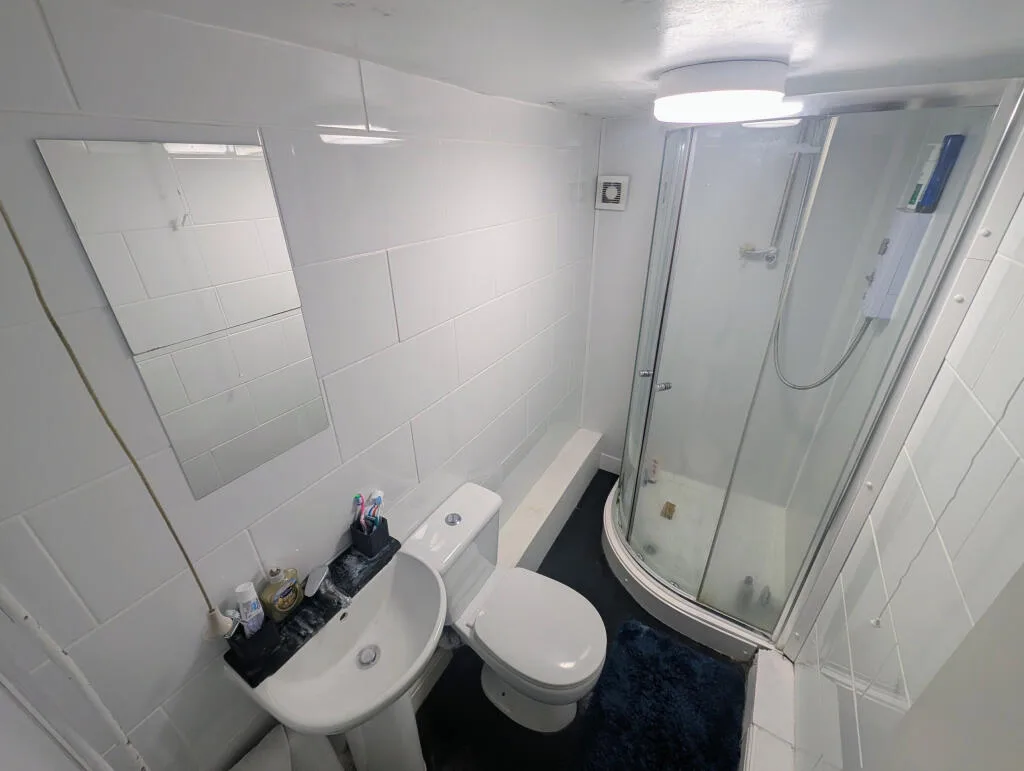 5 bedroom terraced house for rent