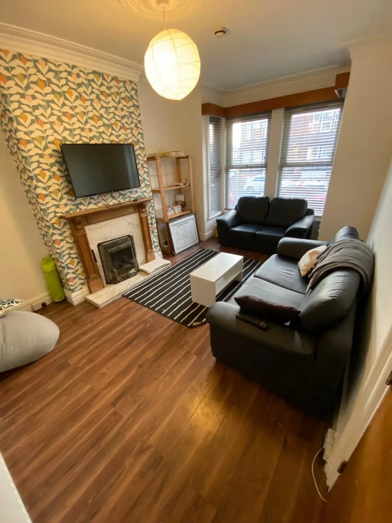 5 bedroom terraced house for rent