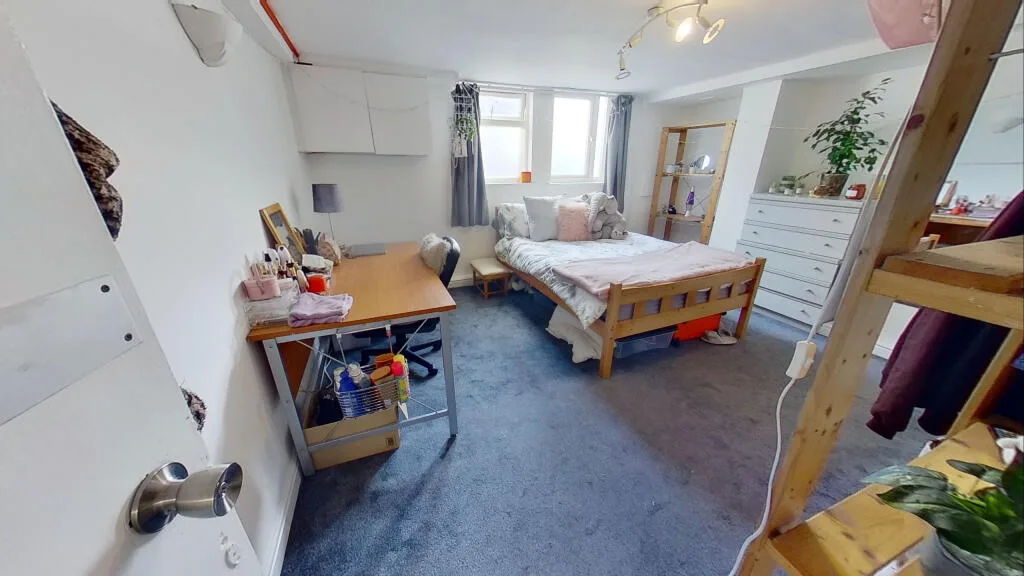5 bedroom terraced house for rent
