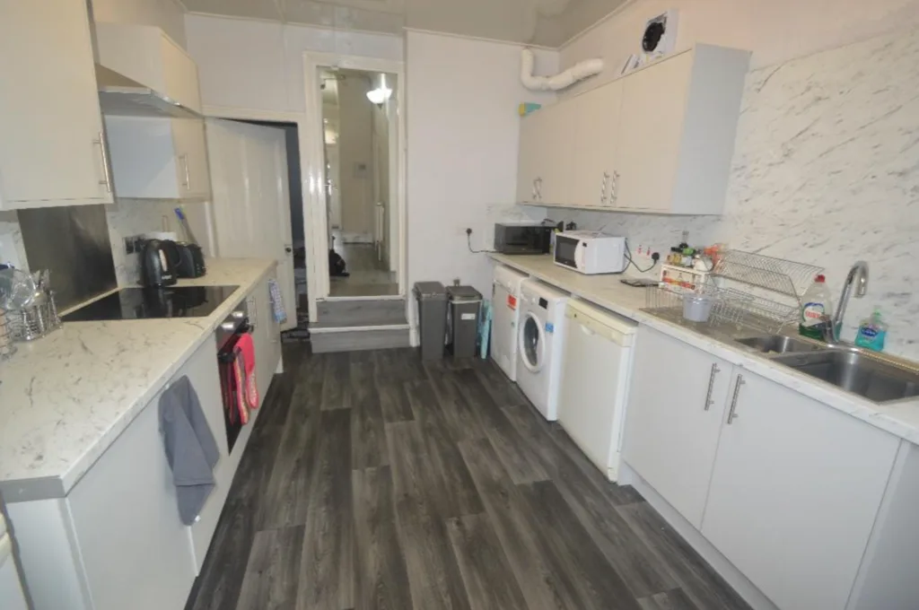 5 bedroom house for rent