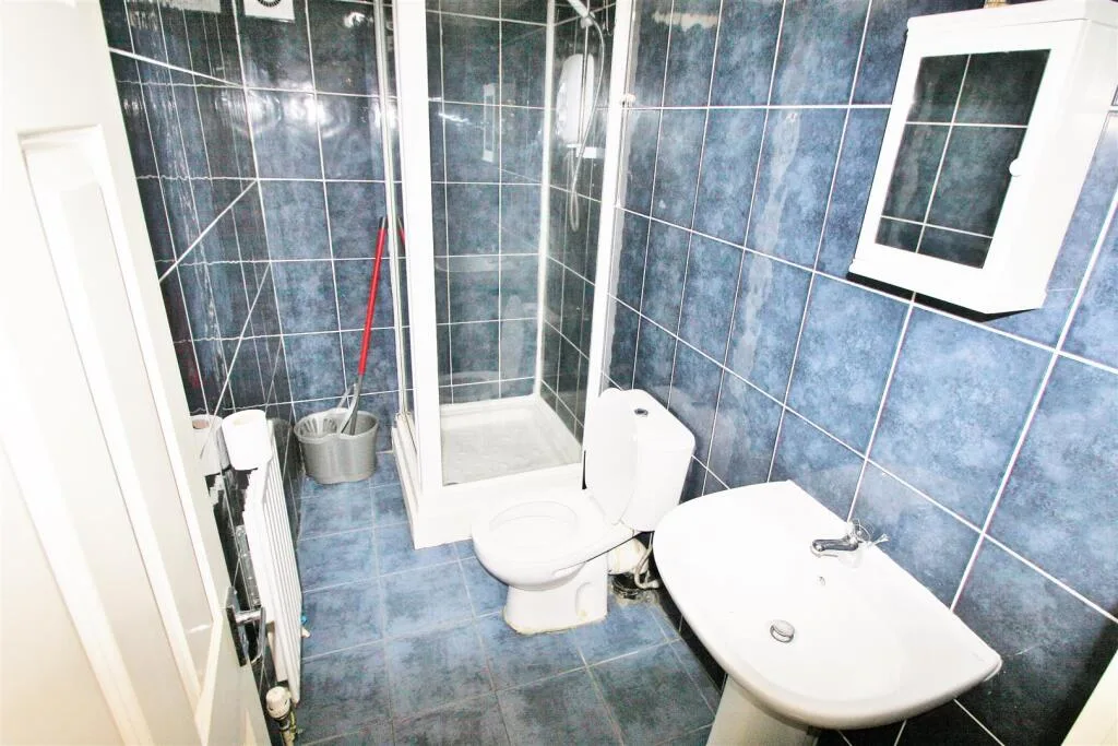 5 bedroom terraced house for rent