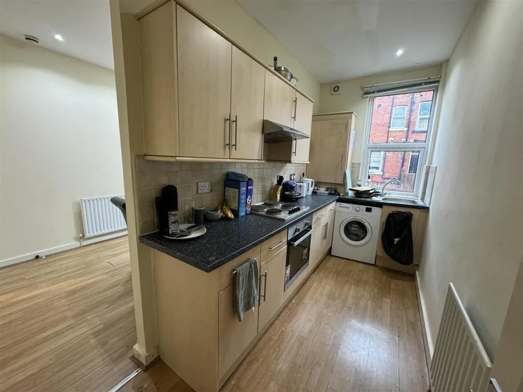 5 bedroom terraced house for rent