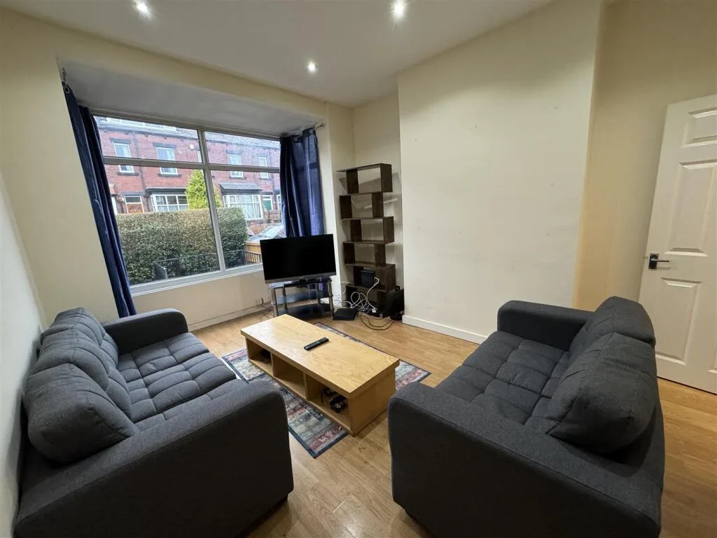 5 bedroom terraced house for rent