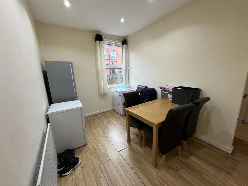 5 bedroom terraced house for rent