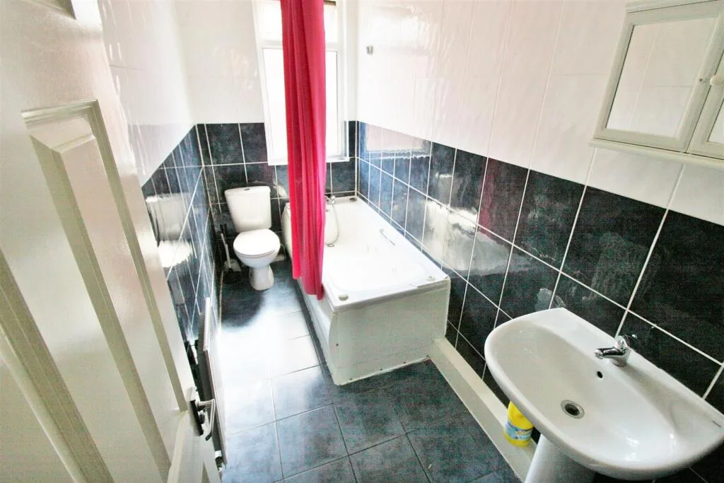 5 bedroom terraced house for rent