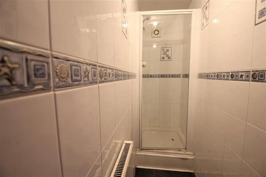 5 bedroom semi-detached house for rent
