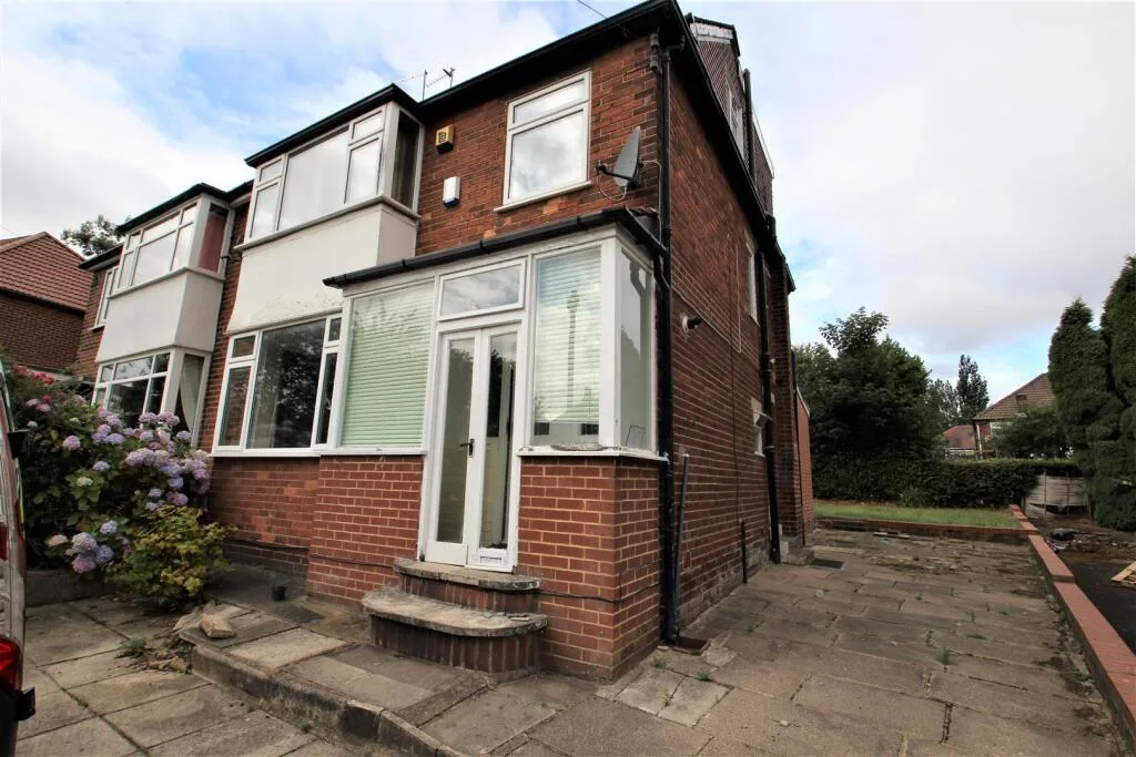 5 bedroom semi-detached house for rent