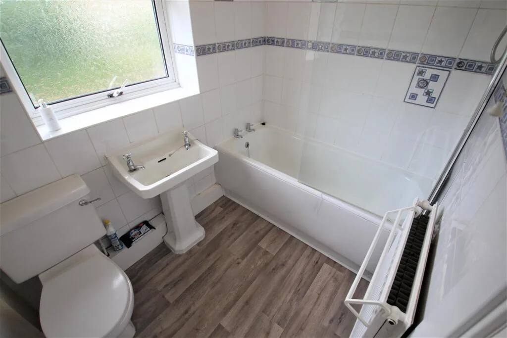 5 bedroom semi-detached house for rent