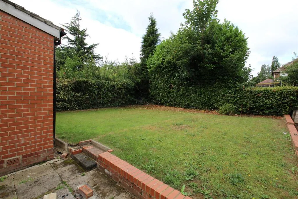 5 bedroom semi-detached house for rent