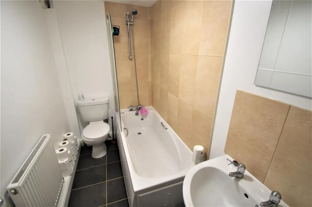 5 bedroom terraced house for rent
