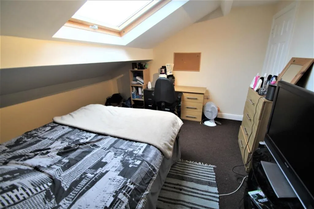 5 bedroom terraced house for rent