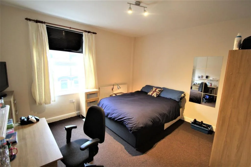 5 bedroom terraced house for rent
